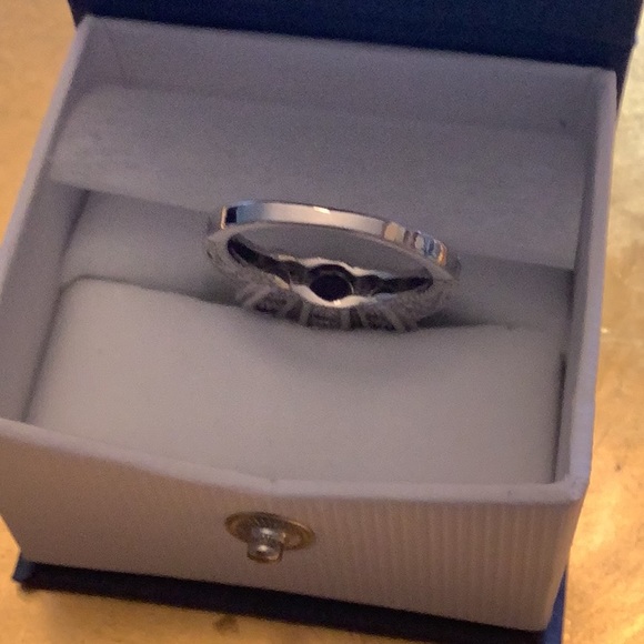 Ring three purple stones costume jewelry never worn silver tone (8) come… - Picture 11 of 12